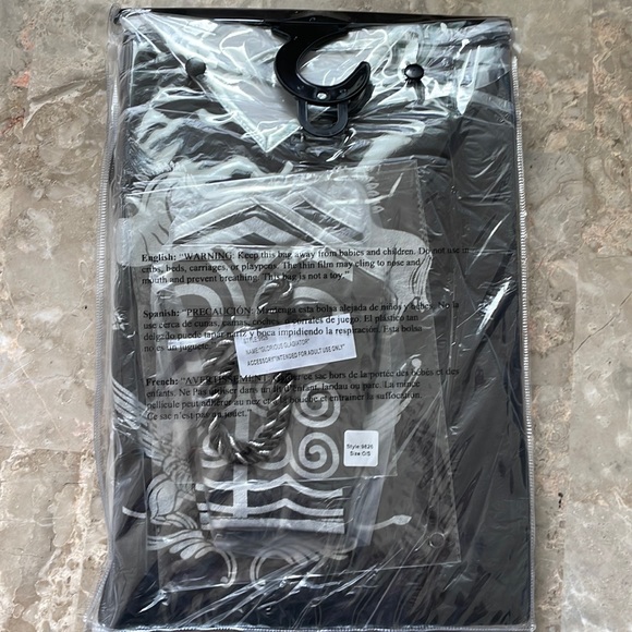 New in package! Women’s “Glorious Gladiator” Halloween Costume Size XLarge - Picture 7 of 7